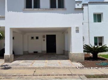 Casa de 3 habitaciones, León · Buscas Una Casa Amueblada con Todo Lo Necesario, en un Lindo Fraccionamiento en Zona Norte León?