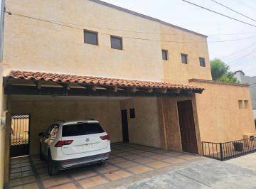 Casa · 260m² · 4 Recámaras · 2 Estacionamientos · Venta de Casa en Saltillo Coahuila Portal de Aragón Norte