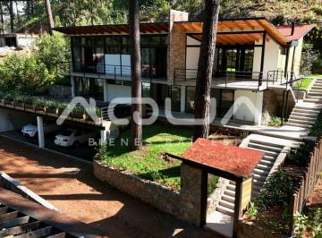 Casa de 5 habitaciones, Valle de Bravo · Casa Nueva con Vistas Al Bosque