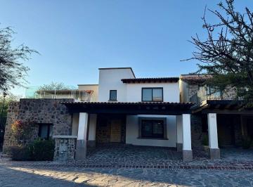 b3b0cb38ac8c15165a72b6cf412ec6f3aeaf9f8d79416fb5e381fbc1e67e3b0c · Casa en San Miguel de Allende con Amenidades y Servicio de Shuttle Al Centro