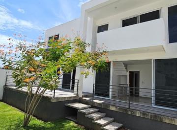Casa · 182m² · 4 Recámaras · 2 Estacionamientos · Casa en Venta en Chapultepec Cuernavaca Morelos