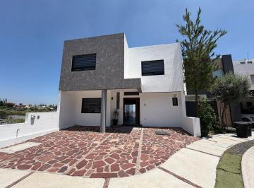 4a0963b99ac98de35ac0f6c8d825298ca7e41b3d536050a69b67224981fda4f9 · Casa en Venta en Valle Tinto, Corregidora Querétaro