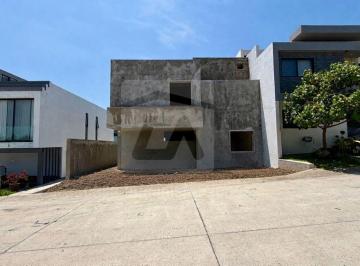 Casa en condominio · 262m² · 3 Recámaras · 2 Estacionamientos · Casa en Obra Negra en Fracc. Los Robles Residencial