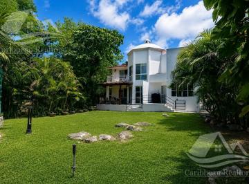 Casa · 222m² · 4 Recámaras · 2 Estacionamientos · Casa en Venta en Playacar