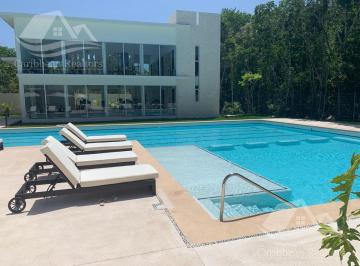Casa · 328m² · 4 Recámaras · 3 Estacionamientos · Casa en Venta Playa del Carmen