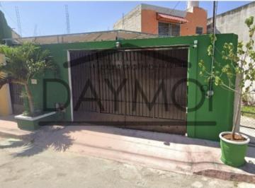 Casa de 5 habitaciones, Mérida · Casa en Calle 3 Diagonal #207, Mz 5, Fracc. Juan B Sosa, Mérida, Yucatán.