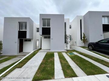 Casa de 3 habitaciones, El Marqués · Privada de Zibata Rento Moderna Casa en Cluster con Amenidades 2 Recamaras + Estudio 3 Baños 2 Coches
