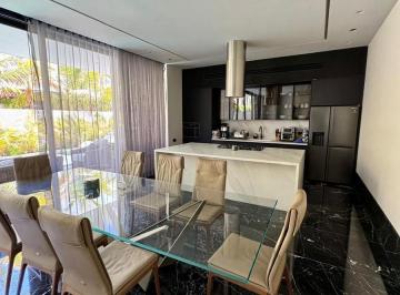Casa · 330m² · 3 Recámaras · 2 Estacionamientos · Renta Casa Isla Dorada Zona Hotelera Cancun Quintana Roo
