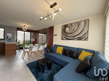 Casa · 88m² · 3 Recámaras · 2 Estacionamientos · Venta de Casa Seminueva a 5 Min de Plaza San Diego con Fácil Acceso a Periférico