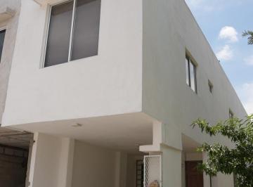 Casa · 110m² · 2 Recámaras · 1 Estacionamiento · Se Vende Casa en Los Heroes con 110 m² de Construcción. (Sólo Recursos Propíos)