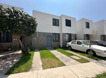 Casa de 2 habitaciones, Tlajomulco de Zúñiga · Casa en Venta en Fraccionamiento Puerta de Piedra.