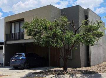 Casa · 245m² · 3 Recámaras · 2 Estacionamientos · Casa en Venta - Lomas del Molino León Guanajuato