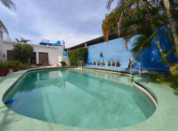 Casa · 1252m² · 4 Recámaras · Casa en Renta 4 Recamaras con Terreno de 1252 m² en Venta Merida, Centro Santiago (Arc - 1106)
