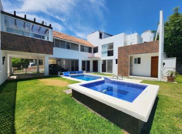 Casa de 4 habitaciones, Ixtapan de la Sal · Casa Crisantemo II Residencia con Alberca, Jacuzzi, Palapa y Jardín en Fracc Rancho San Diego.