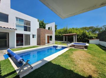 Casa de 4 habitaciones, Ixtapan de la Sal · Casa Crisantemo II Residencia con Alberca, Jacuzzi, Palapa y Jardín en Fracc Rancho San Diego.