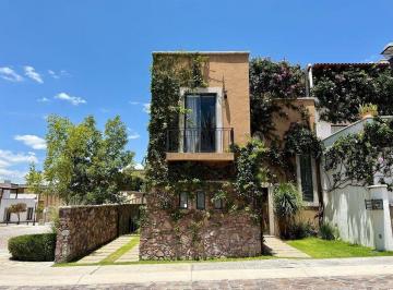 46ad200249307f0cd996a6d1ff3bb0a2fdc79321c2c3dc46aa8c1c4d3fbd56d3 · Casa de 4 Recámaras en San Miguel de Allende en Privada con Amenidades