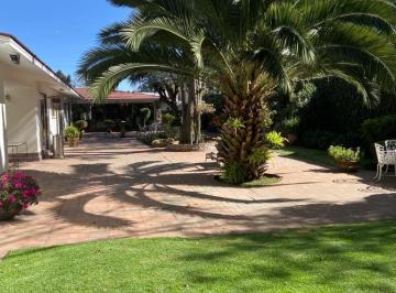 Casa · 1332m² · 4 Recámaras · 4 Estacionamientos · Casa en Venta en La Calle de Picacho, Jardines del Pedregal