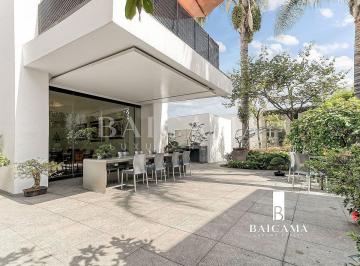 1/22/p22_616baa5db10f · Residencia con Arquitectura Envolvente y Jardín Central en B