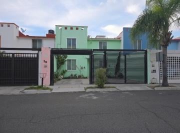 Casa · 180m² · 4 Recámaras · 3 Estacionamientos · Casa en Residencial Santa Fé