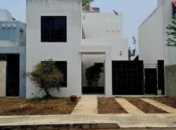 Foto 1 · Casa en Renta en Privada Gran Santa Fe, Mérida, Yucatán.