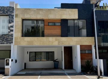 Casa Renta de 3 habitaciones · Casa en Renta en Aqua, Zona Esmeralda