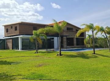 Quinta · 2650m² · 6 Recámaras · 10 Estacionamientos · Quinta en Venta Montemorelos