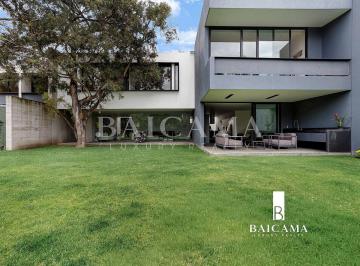 1/93/p93_12cc05eb0067 · Espectacular Casa Moderna en Venta con Gran Jardín en Privad