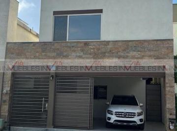Casa · 182m² · 3 Recámaras · 2 Estacionamientos · Casa en Venta en Moretta
