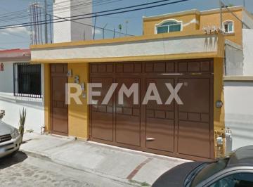 Casa · 200m² · 3 Recámaras · 2 Estacionamientos · Casa en Renta - (4)