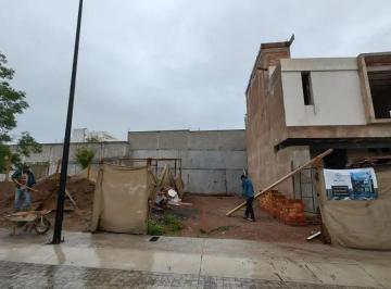 1 · Terreno en Venta en Capital Sur / 107 m²