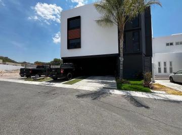 1 · Casa en Venta en Corregidora, Real del Bosque, Diseño Moderno Industrial, 4 Hab
