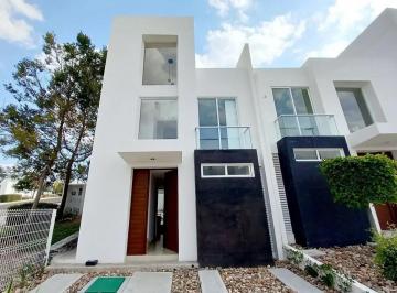 1 · Casa en Venta en Zibatá, Querétaro, con Roof Garden y Jardín