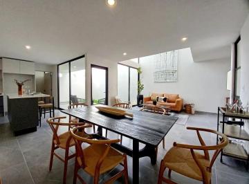 1 · Casa en Venta en Zarú, Roof Garden y Doble Altura
