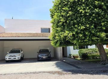 1 · Casa en Venta en Juriquilla, Residencial La Rica, 5 Hab, 4.5 Baños