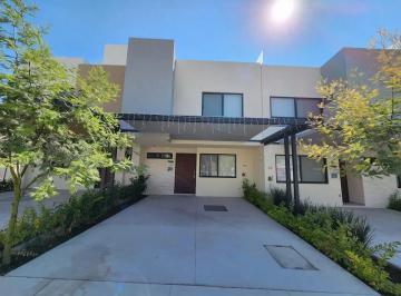 1 · Casa en Venta, con Roofgarden y Estacionamiento Techado
