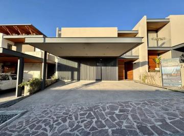 1 · Casa en Venta en Altozano, Querétaro