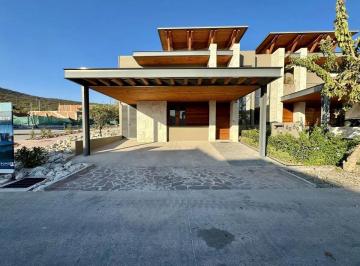 1 · Casa en Venta en Altozano Residencial, Querétaro