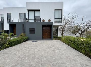 1 · Casa en Venta en Zibatá, Querétaro, Jardín Amplio