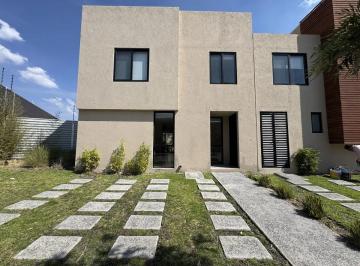 1 · Casa en Venta en Nuevo Refugio, Querétaro, con Roof Garden