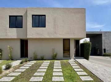 1 · Casa en Venta en Nuevo Refugio, Querétaro de Dos Recámara Más Sala de Tv