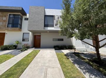 1 · Casa de Dos Recámaras en Venta en Zibatá, Perfecta Para Inversión