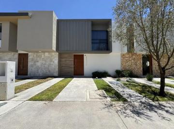1 · Casa en Venta en Zibatá de Tres Recámaras y Amenidades