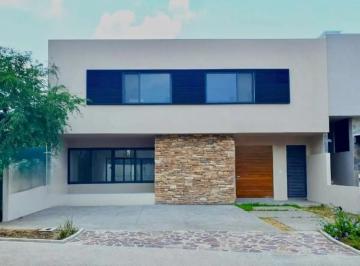 1 · Casa en Venta en Querétaro, Altozano
