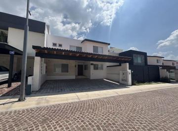 1 · Hermosa Residencia en Venta Lomas de Juriquilla