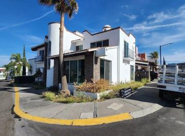 1 · Casa en Venta en Centro Sur, 3 Recámaras, Cuarto Servicio