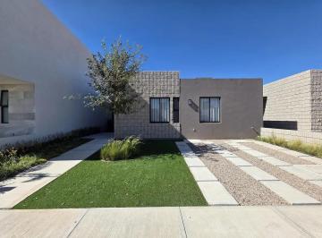 1 · Casa en Venta de un Piso, en Corregidora con Amplio Jardin