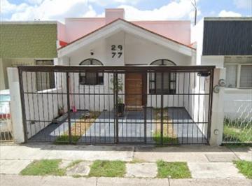 Casa de 3 habitaciones, Zapopan · Casa de 96 m² con 3 Recámaras en Venta en Jardines del Valle