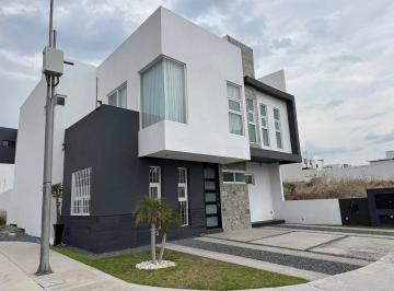 1 · Casa en Venta en Lomas de Juriquilla, 4 Recámaras, Equipada E Impecable.