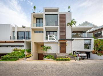 Casa · 700m² · 5 Recámaras · 5 Estacionamientos · Casa en Puerto Cancún
