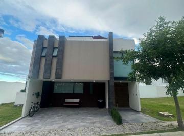Casa en condominio de 4 habitaciones, San Andrés Cholula · Casa Amueblada en Renta